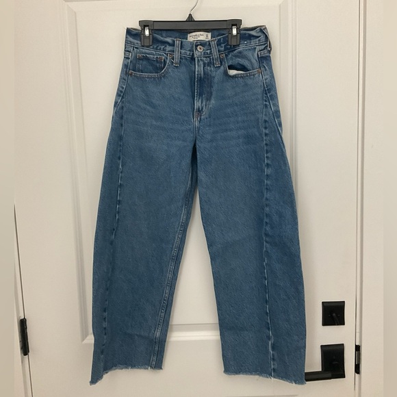 Abercrombie & Fitch Heavyweight Rigid Mid Rise Barrel Jean - Picture 2 of 3